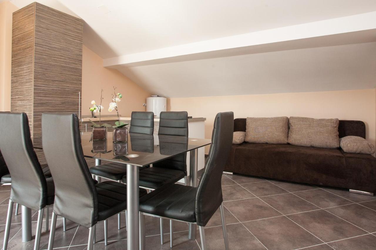 Apartments Tm Krk Town Bagian luar foto
