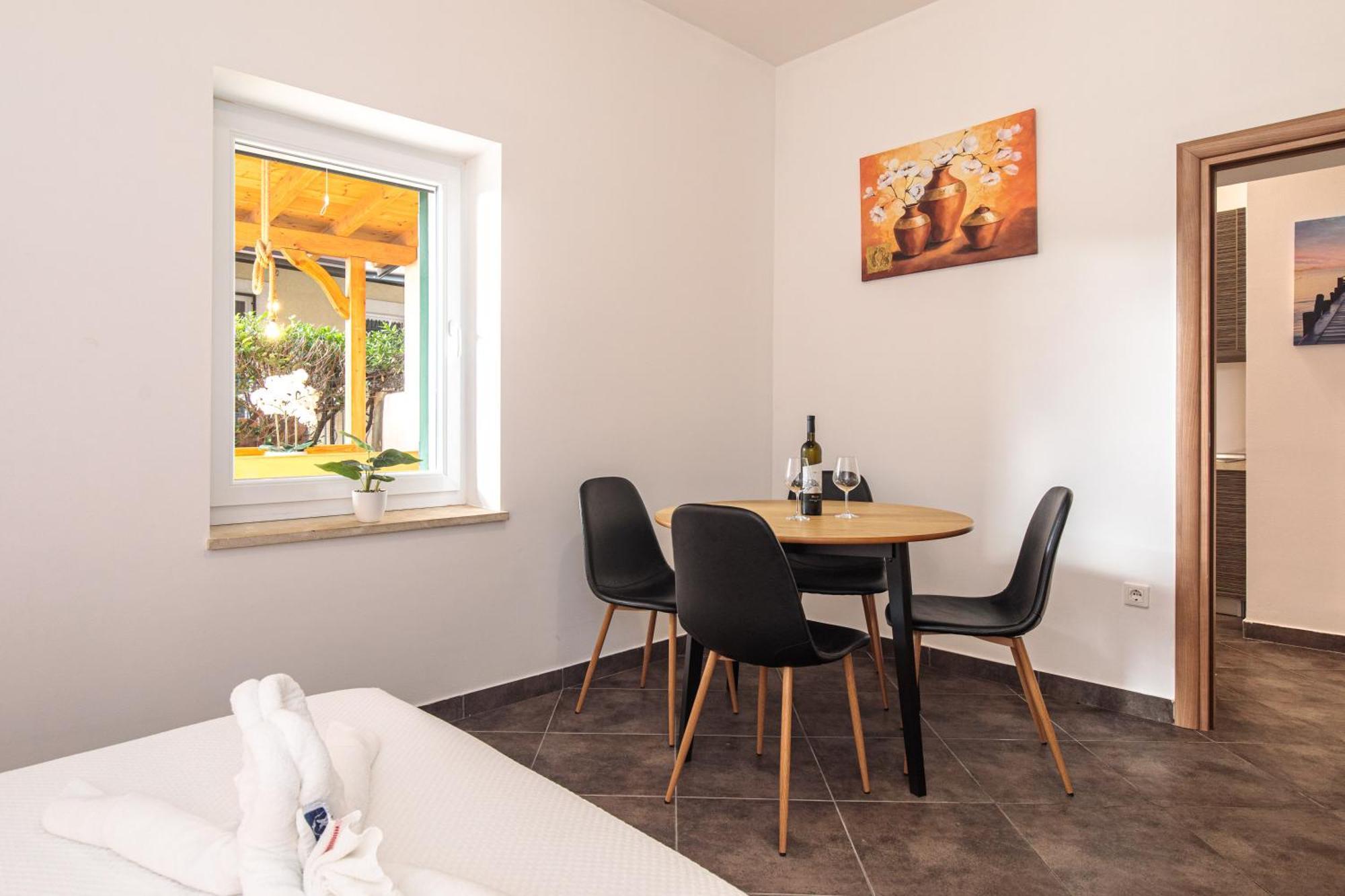 Apartments Tm Krk Town Bagian luar foto