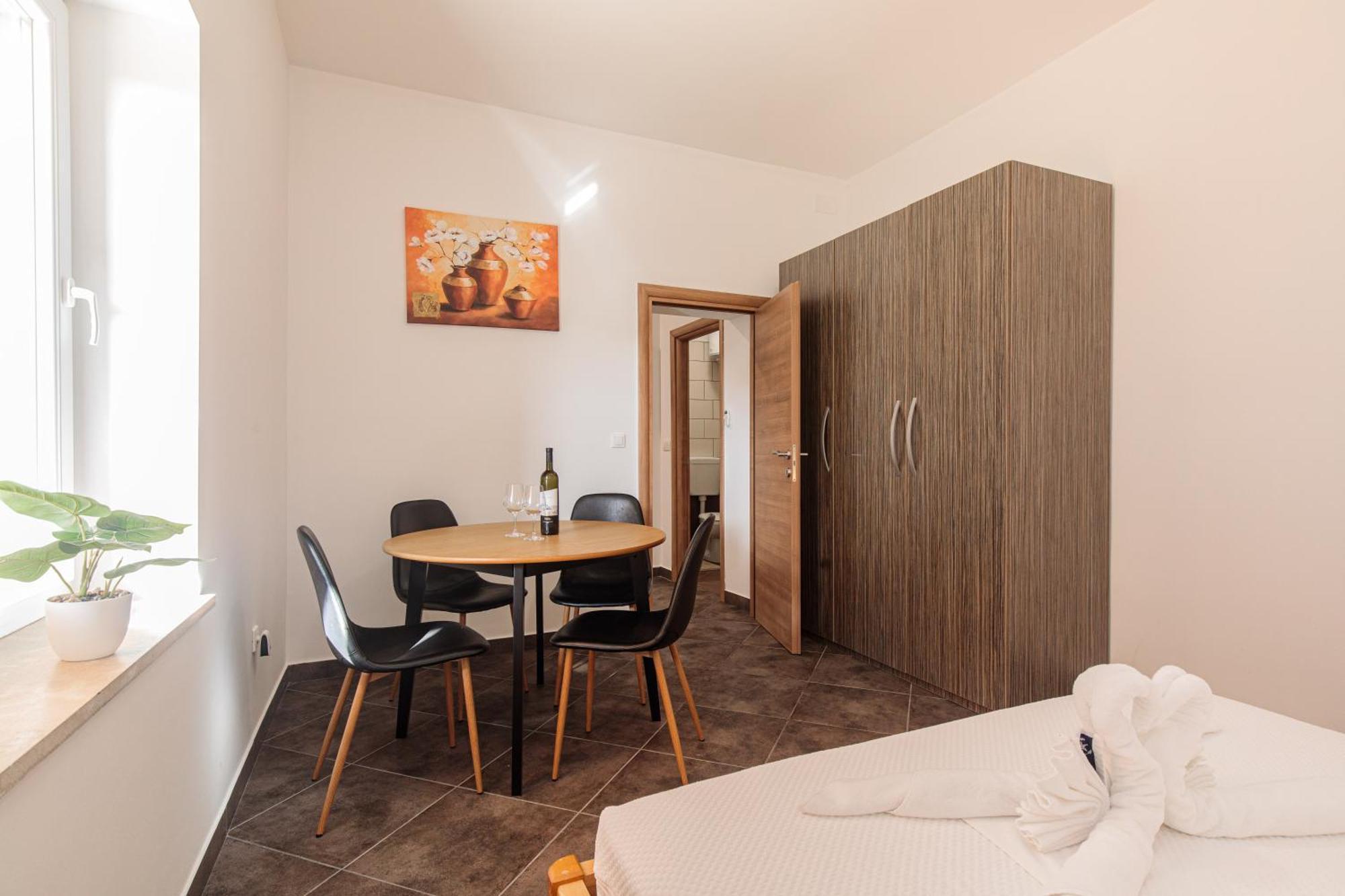 Apartments Tm Krk Town Bagian luar foto
