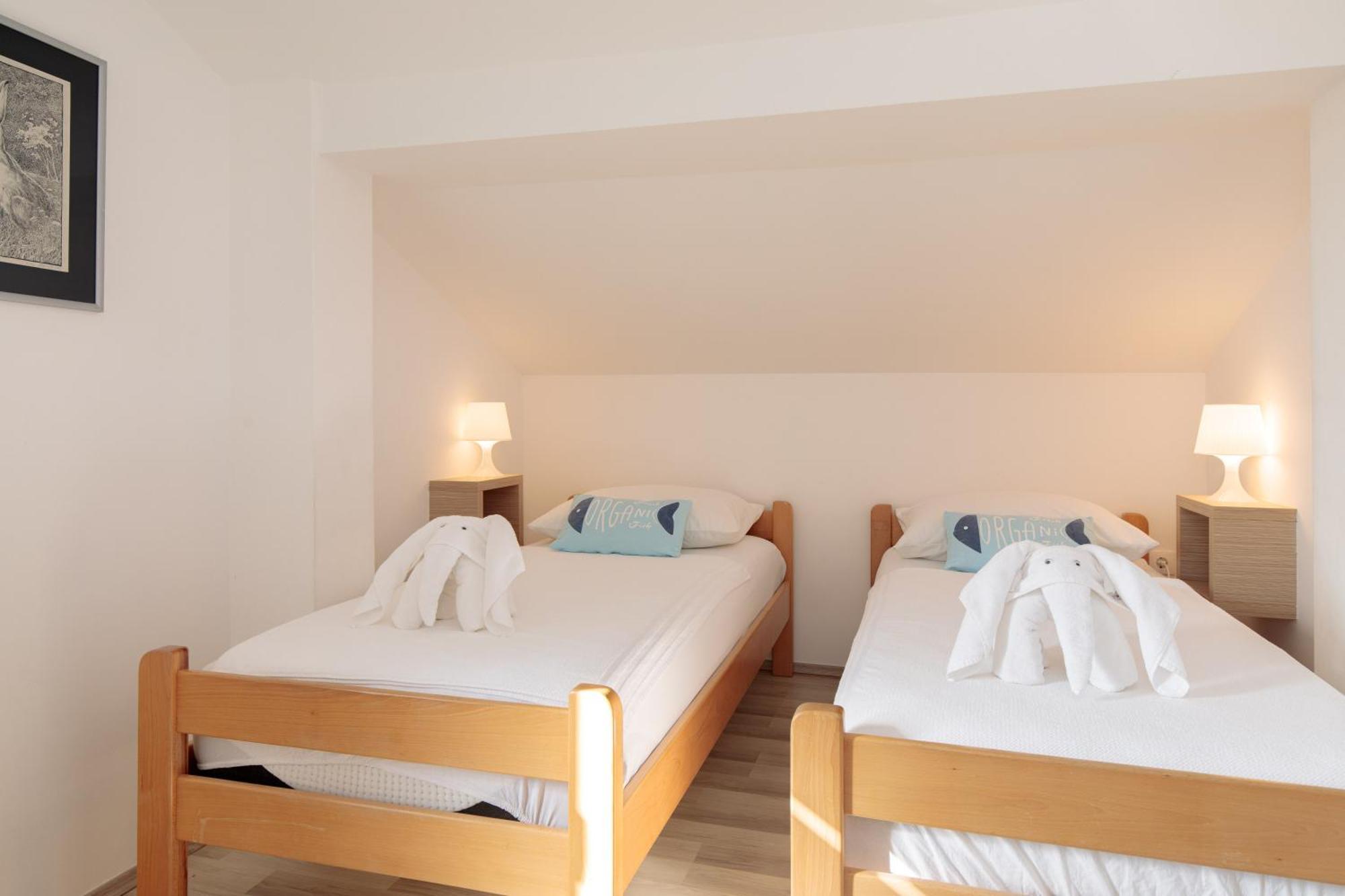Apartments Tm Krk Town Bagian luar foto
