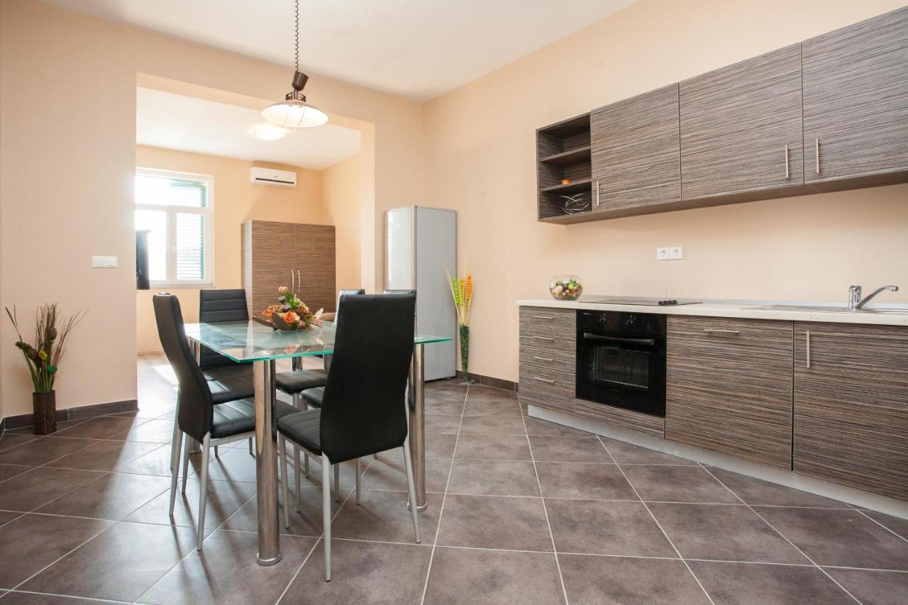 Apartments Tm Krk Town Bagian luar foto